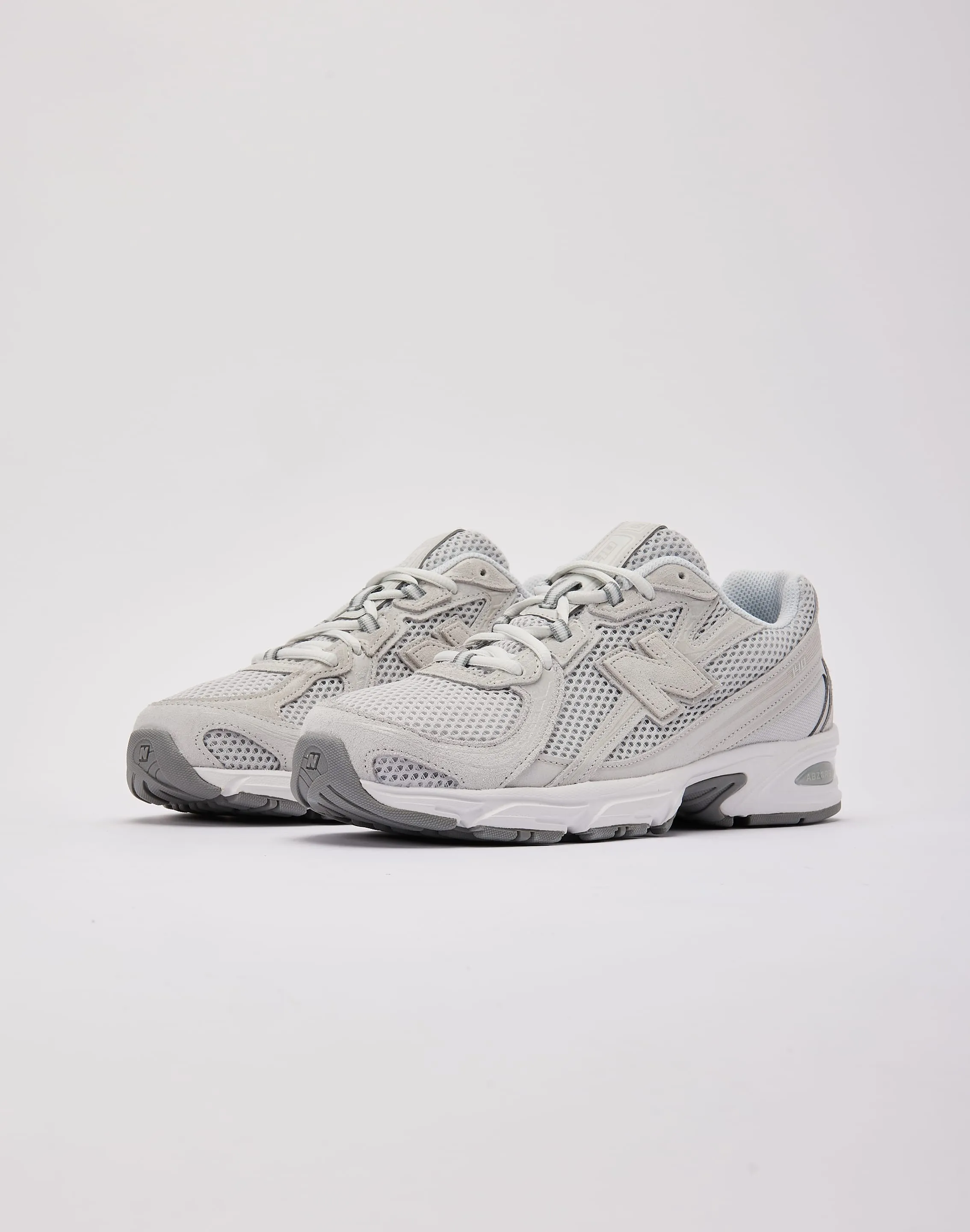 New Balance 740