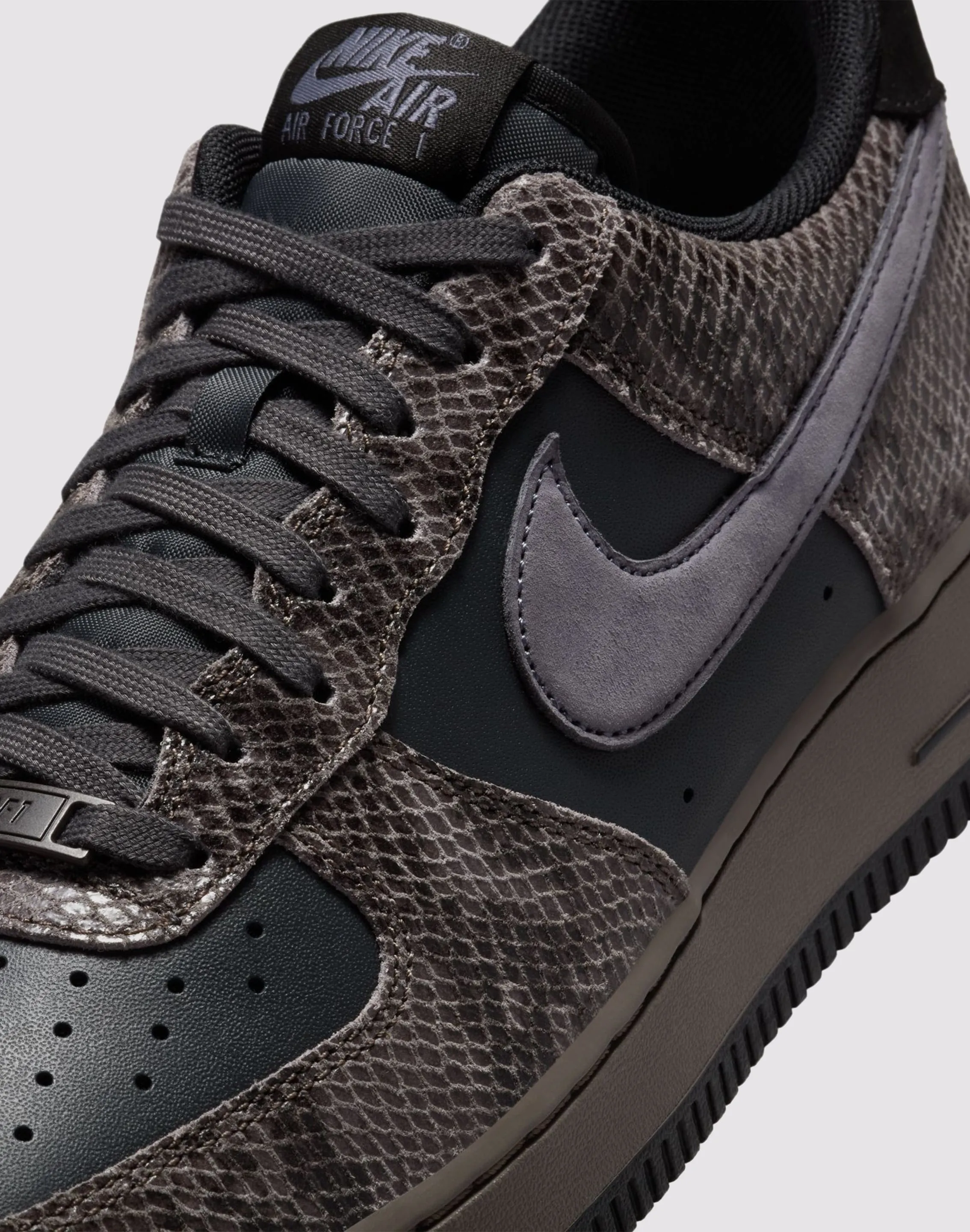 Nike Air Force 1 '07 LV8